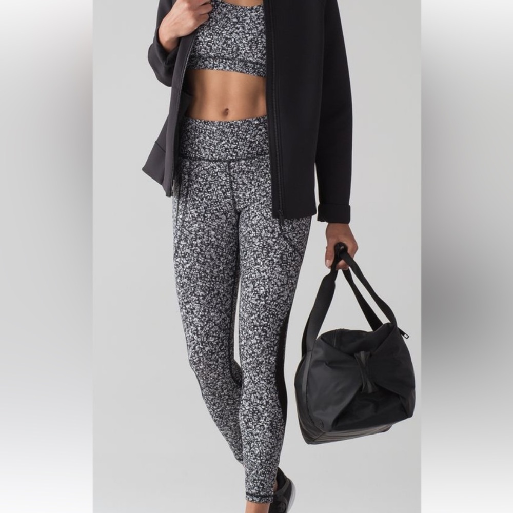 ⭐️NWT⭐️Lululemon Invigorate 7/8 Tight